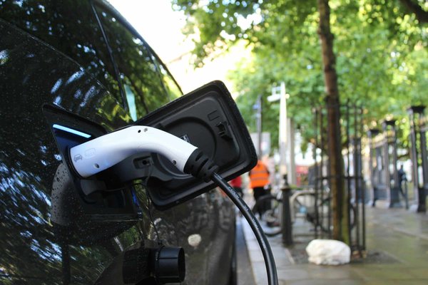 Quelles sont les meilleures pratiques pour le stockage à long terme d'une voiture électrique ?